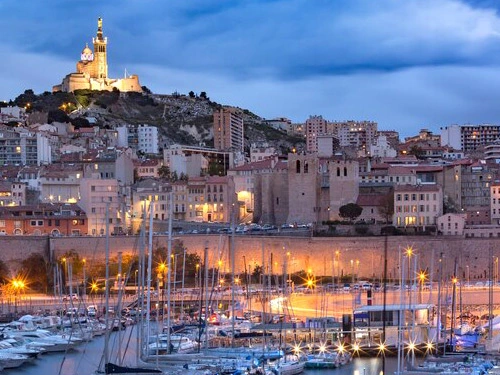 photo du vieux port de Marseille et de la Basilique Notre Dame de la Garde, chauffeur VTC  Oscar VTC